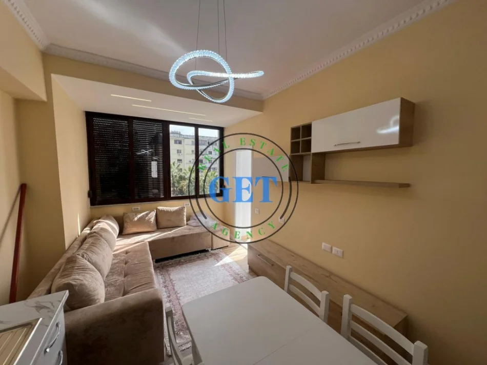 Durres, jepet me qera apartament 2+1 Kati 3, 97 m² 450 € (Stacioni i Trenit)