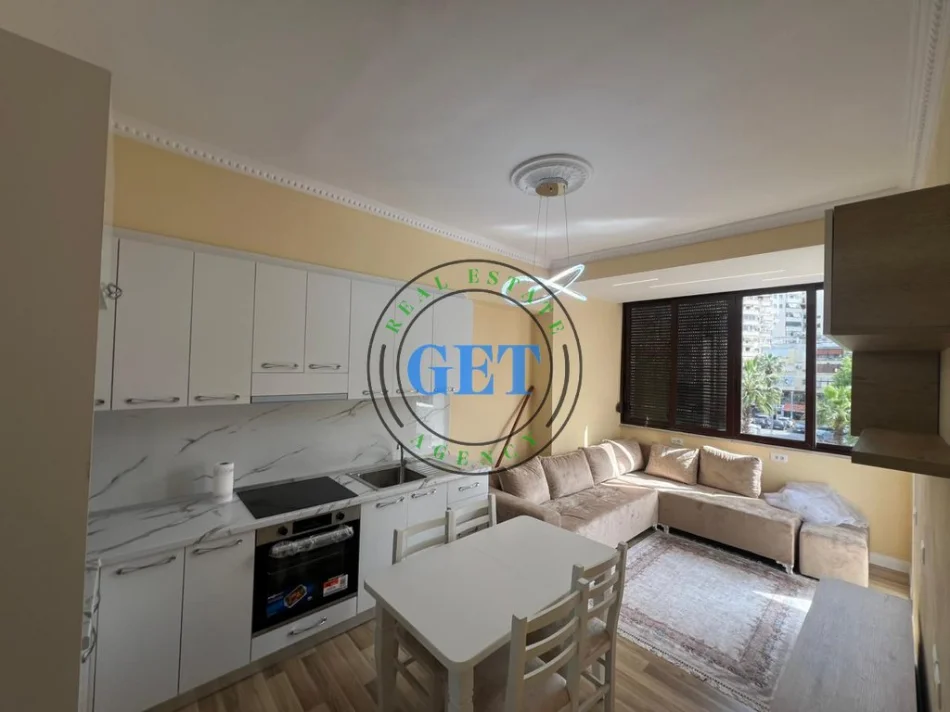 Durres, jepet me qera apartament 2+1 Kati 3, 97 m² 450 € (Stacioni i Trenit)