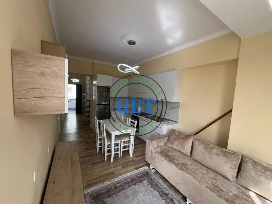 Durres, jepet me qera apartament 2+1 Kati 3, 97 m² 450 € (Stacioni i Trenit)