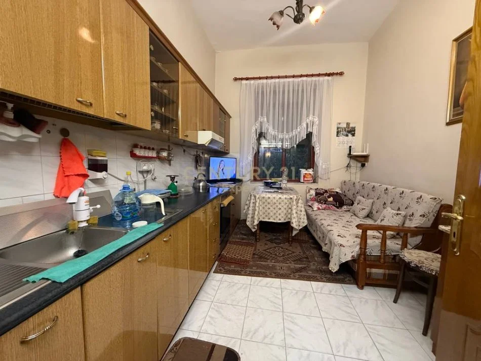 Tirane, jepet me qera apartament 3+1+Aneks Kati 4, 95 m² (Shallvare)