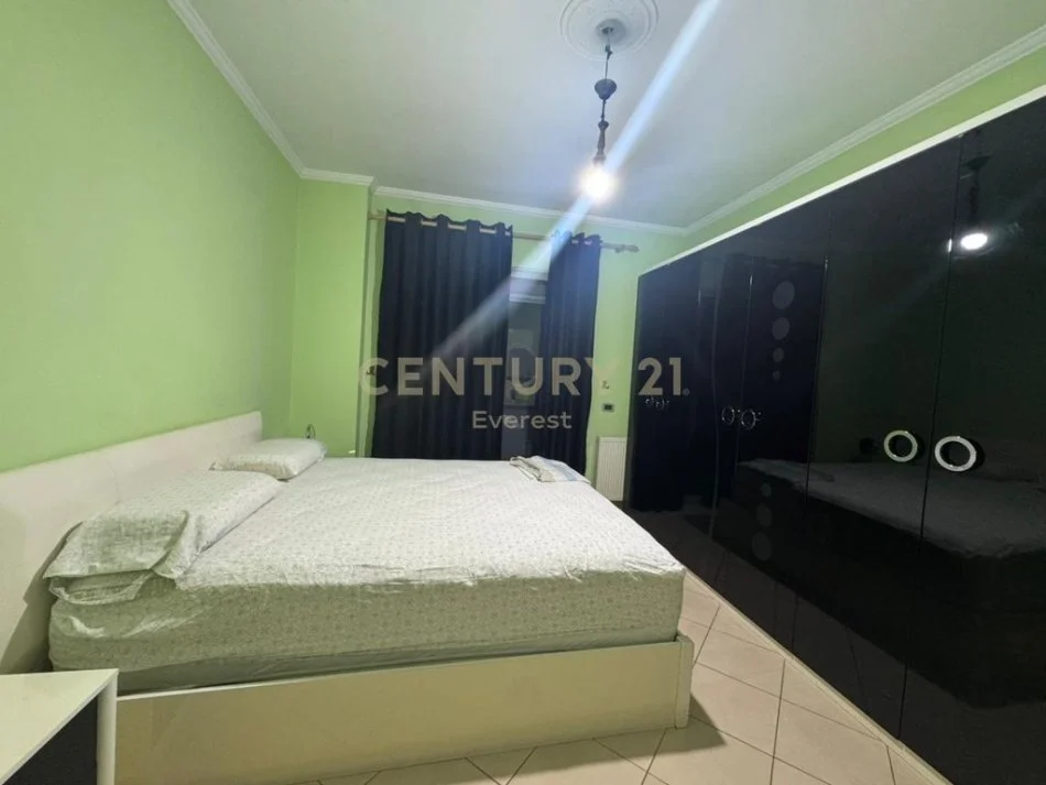 Tirane, jepet me qera apartament 2+1+Ballkon Kati 4, 94 m² 600 € (YZBERISHT)