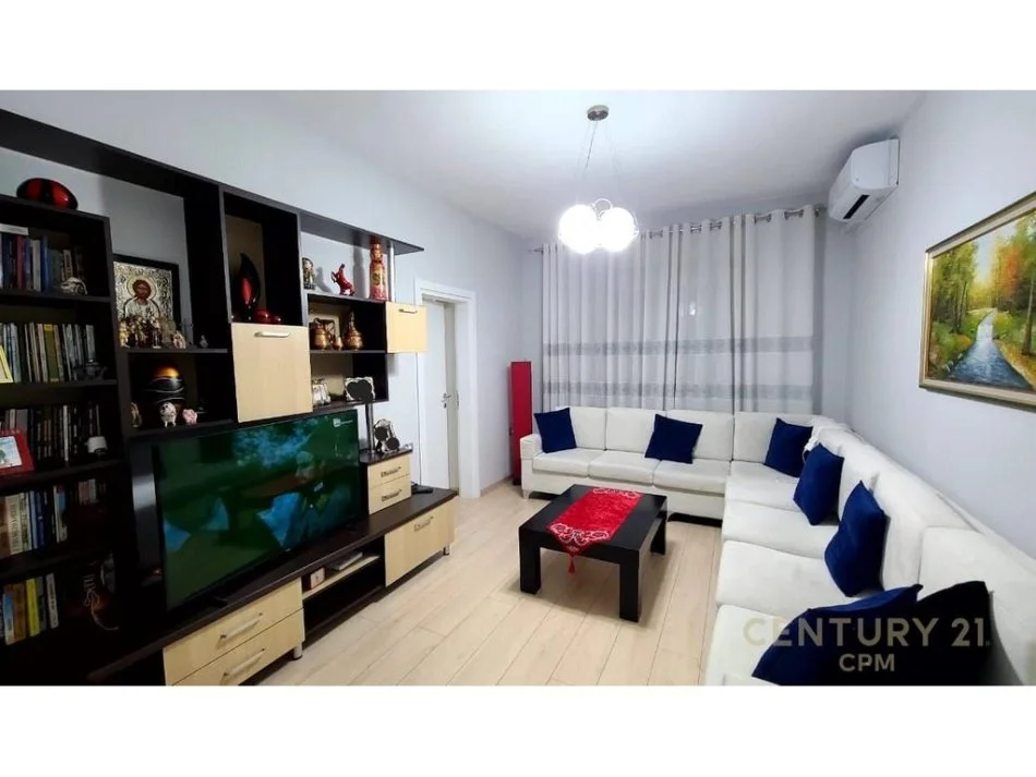 Tirane, jepet me qera apartament 2+1+Ballkon Kati 2, 78 m² 900 € (rruga barrikadave)