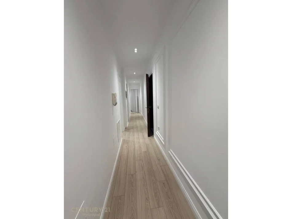 Tirane, jepet me qera apartament 2+1 Kati 3, 90 m² 1.000 € (Myslym Shyri)