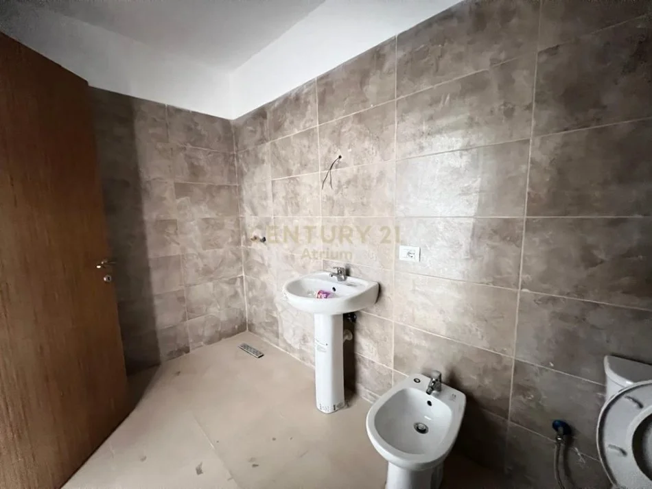 Tirane, shes apartament 2+1+Ballkon Kati 5, 113 m² 140.000 € (5 Maji)