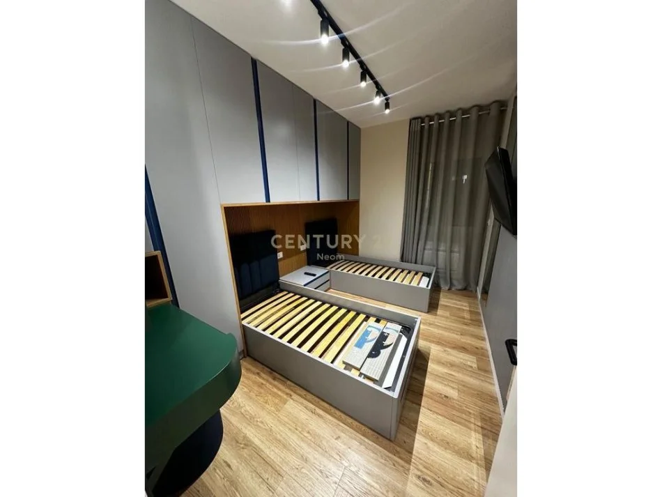 Tirane, jepet me qera apartament 2+1+Aneks+Ballkon Kati 1, 110 m² 1.100 € (Neom126244)