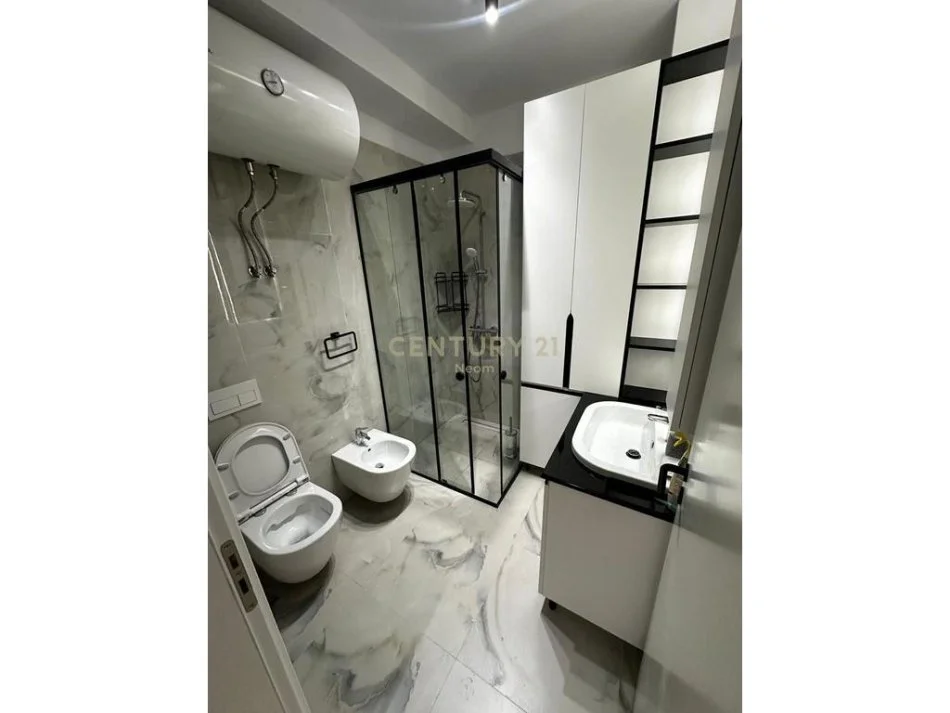 Tirane, jepet me qera apartament 2+1+Aneks+Ballkon Kati 1, 110 m² 1.100 € (Neom126244)