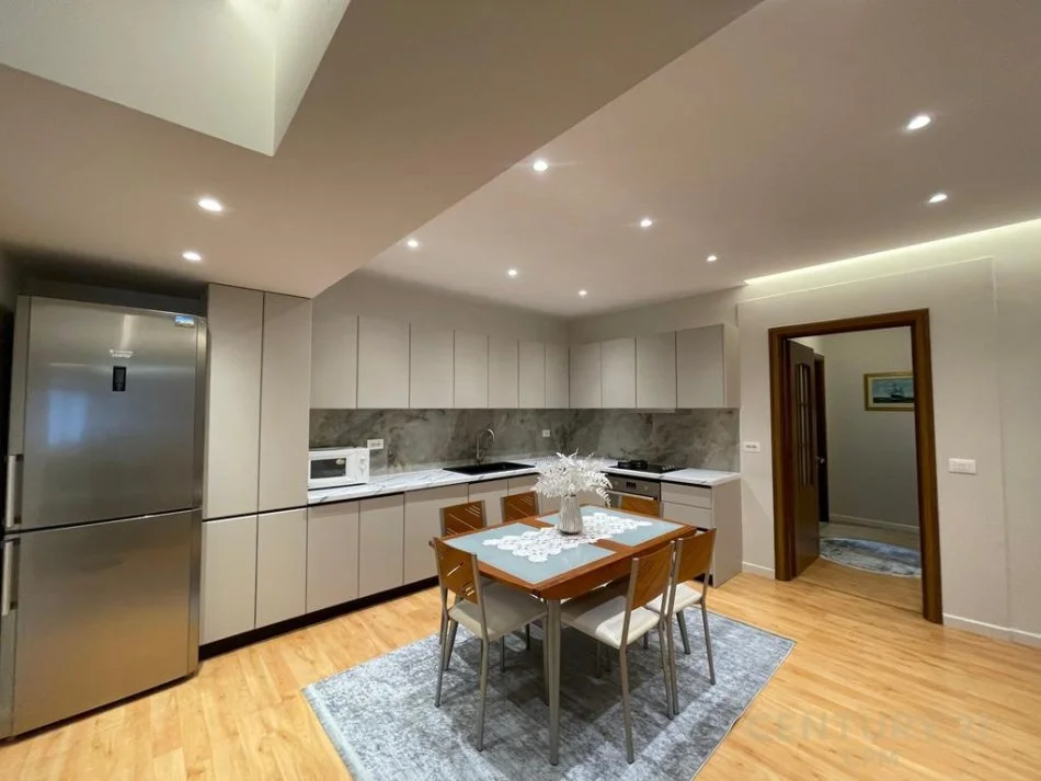 Tirane, jepet me qera apartament 2+1 Kati 2, 107 m² 1.200 € (Bllok)