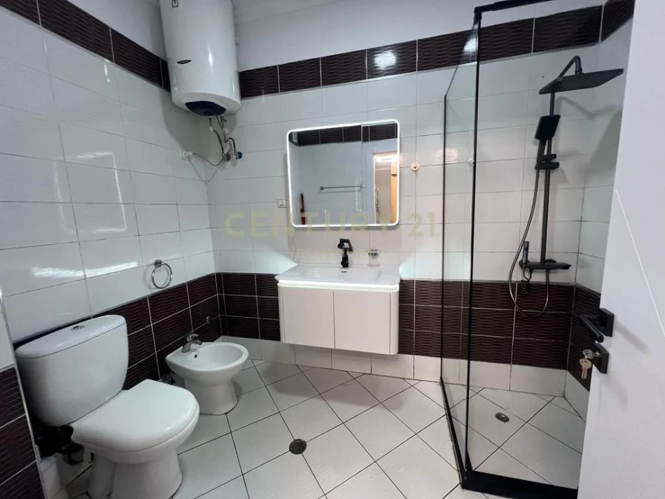 Tirane, shitet apartament 2+1+Aneks+Ballkon Kati 4, 90 m² 143.000 € 