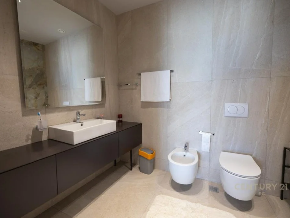 Tirane, shitet apartament+verande | Penthouse 5+1+Aneks+Ballkon Kati 13, 545 m² (Liqeni Tiranes)