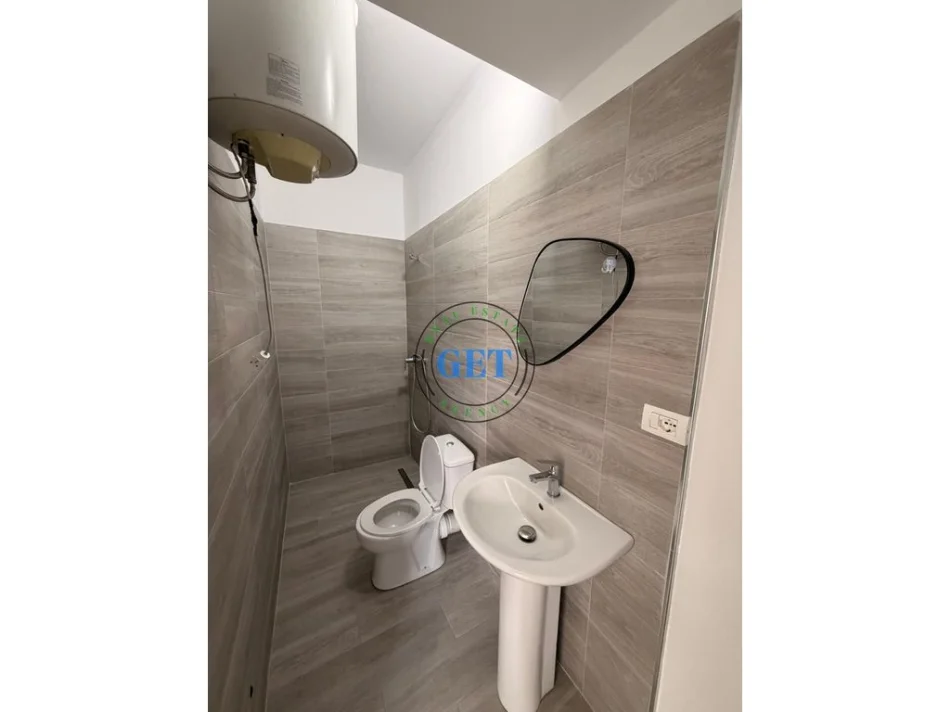 Durres, jepet me qera apartament 1+1 Kati 2, 65 m² 300 € (Ish Kënet)