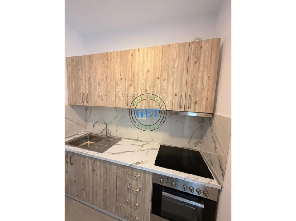 Durres, jepet me qera apartament 1+1 Kati 2, 65 m² 300 € (Ish Kënet)