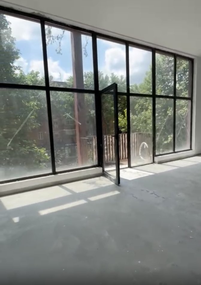 Ambient komercial per Qira tek Tirana Garden prane 21 Dhjetorit.