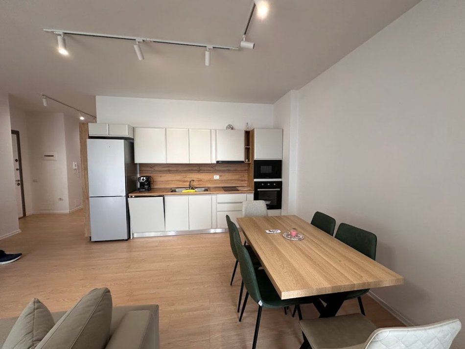 Tirane, jepet me qera apartament 2+1 , 110 m² 750 € 