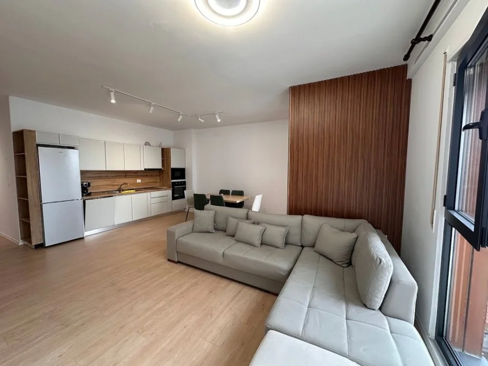 Tirane, jepet me qera apartament 1+1+Ballkon Kati 5, 110 m² 750 € (Demir Zyka)