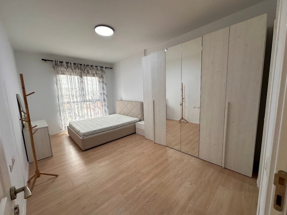 Tirane, jepet me qera apartament 2+1 , 110 m² 750 € 