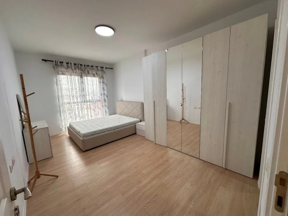 Tirane, jepet me qera apartament 1+1+Ballkon Kati 5, 110 m² 750 € (Demir Zyka)