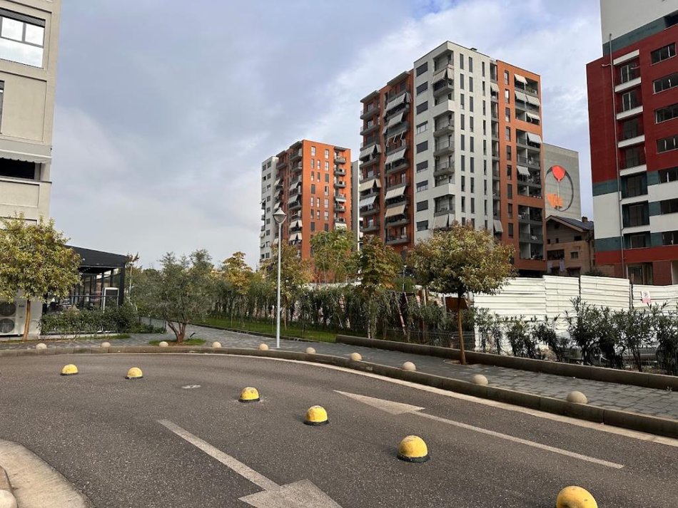 Tirane, jepet me qera apartament 2+1 , 110 m² 750 € 