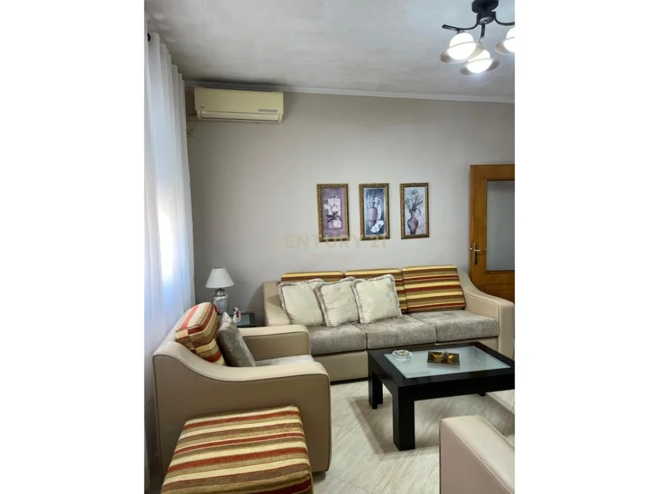 Tirane, jepet me qera apartament 2+1+Ballkon Kati 5, 80 m² 700 € (ambasada amerikane)
