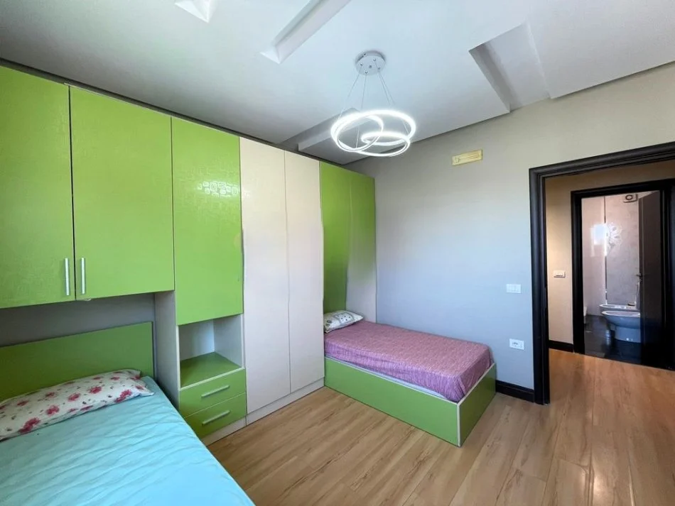 Tirane, shitet apartament 2+1 Kati 5, 104 m² 157.000 € (Astir)