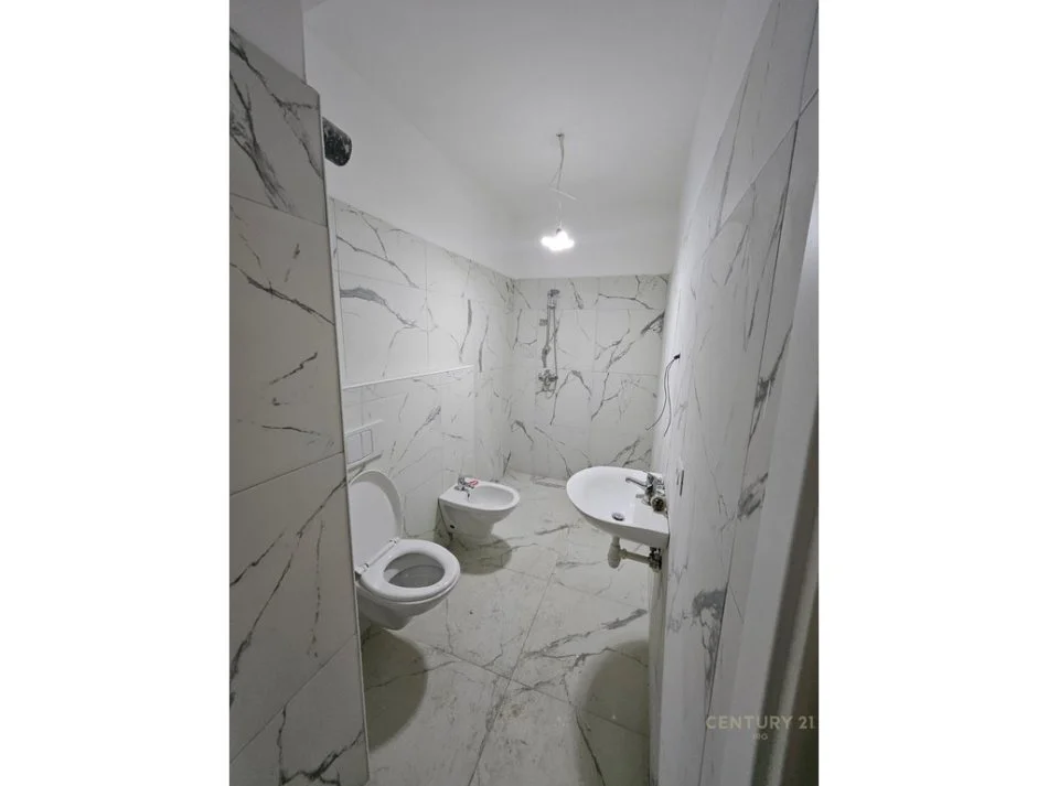 Tirane, shitet apartament 1+1 Kati 1, 44 m² 95.000 € (Ali Demi)