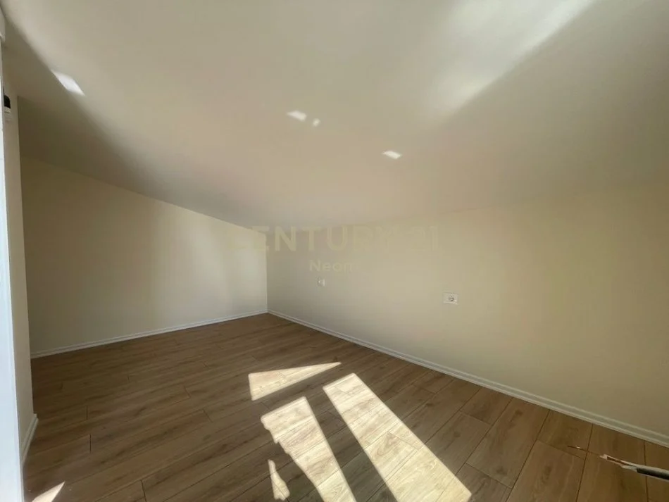Tirane, shitet apartament duplex Dublex Kati 4, 124 m² 190.000 € (Neom126561)