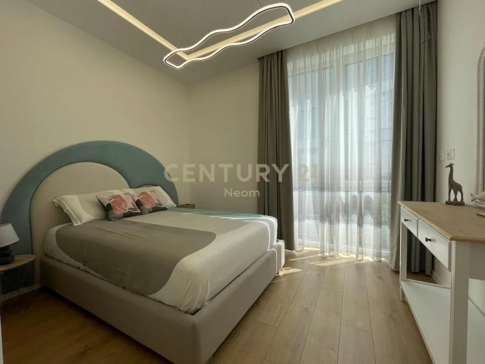Tirane, jepet me qera apartament Dublex Kati 0, 193 m² 2.300 € (Neom126563)