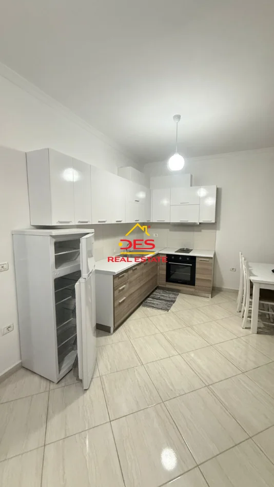 Vlore, jepet me qera apartament 1+1+Ballkon Kati 11, 70 m² 400 € (Rruga Shaban Demiraj)