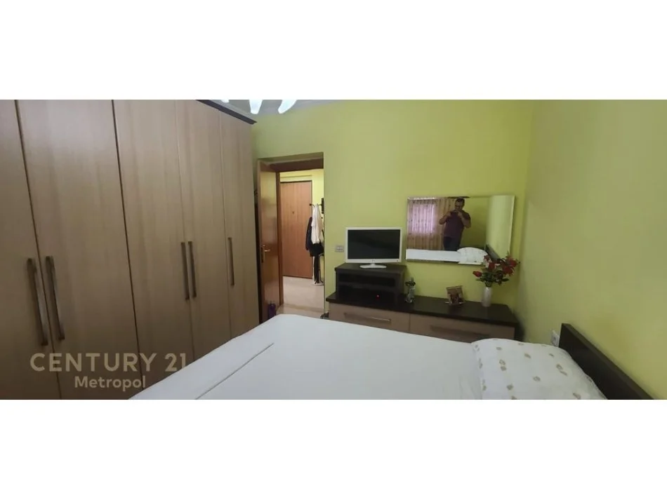 Tirane, shes apartament 3+1 Kati 5, 106 m² 205.000 € (Shkolla e Kuqe)