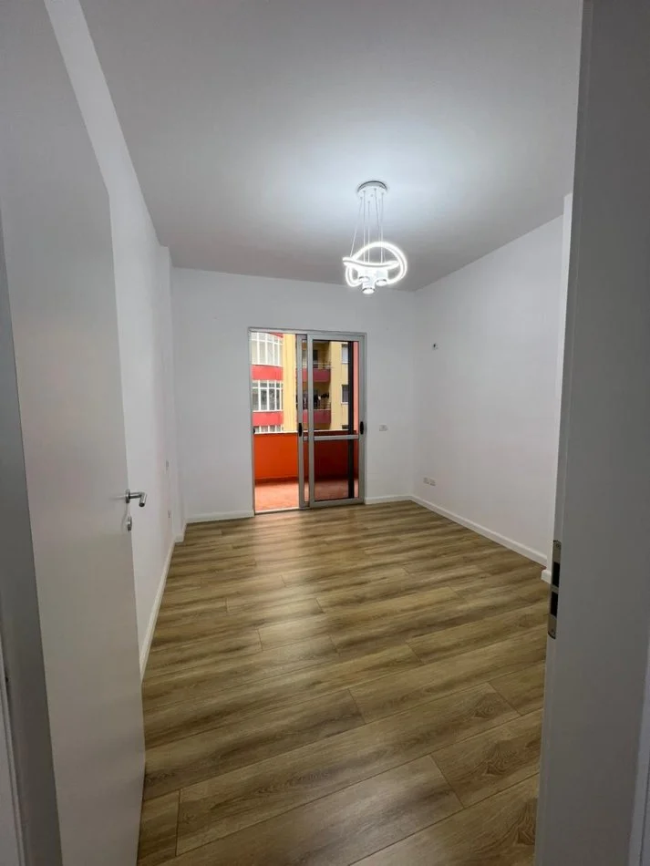 Tirane, shitet apartament 2+1 Kati 2, 77 m² 120.000 € (afer postes)