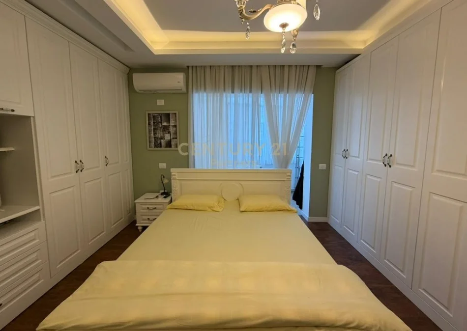 Tirane, shitet apartament 1+1 Kati 6, 180 m² 155.000 € 