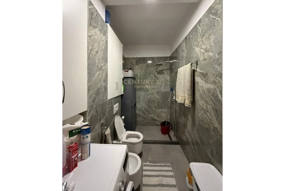 Tirane, shitet apartament 1+1 Kati 6, 180 m² 155.000 € 