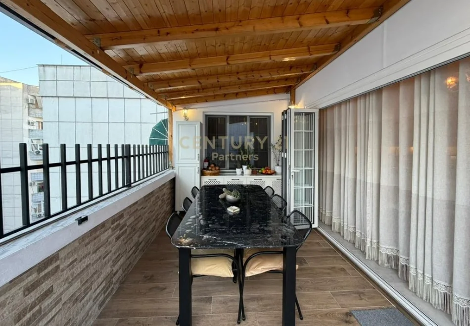 Tirane, shitet apartament 1+1 Kati 6, 180 m² 155.000 € 