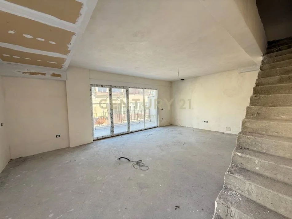 Tirane, shitet apartament duplex Dublex Kati 4, 140 m² 390.000 € (Neom126602)