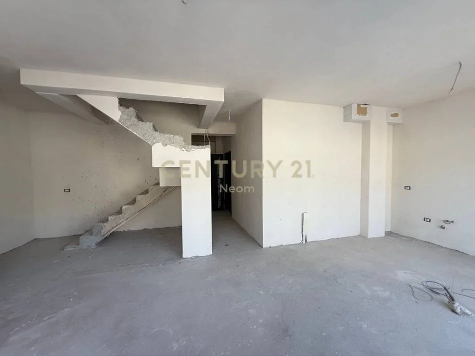 Tirane, shitet apartament duplex Dublex Kati 4, 140 m² 360.000 € (Neom126596)