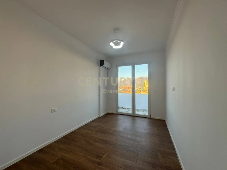 Tirane, shitet apartament 2+1+Ballkon Kati 7, 93 m² 218.000 € (MINE PEZA)