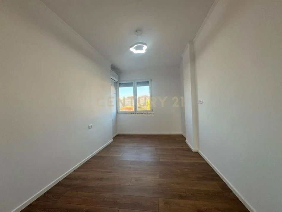 Tirane, shitet apartament 2+1+Ballkon Kati 7, 93 m² 218.000 € (MINE PEZA)