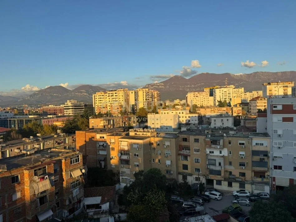 Tirane, shitet apartament 2+1+Ballkon Kati 7, 93 m² 218.000 € (MINE PEZA)
