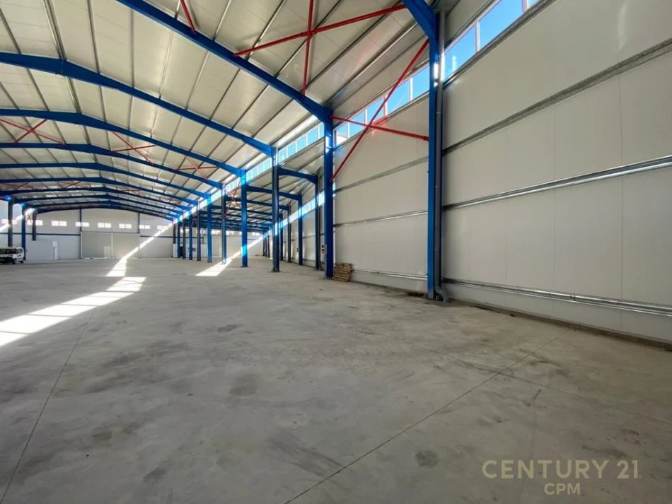 Tirane, jepet me qera magazine Kati 0, 1.900 m² 4.000 € (126705)