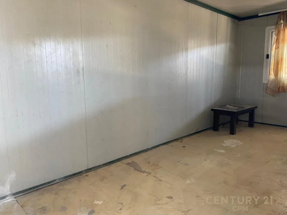 Tirane, jepet me qera magazine , 1.900 m² 4.000 € (Autostrada Tr DR)