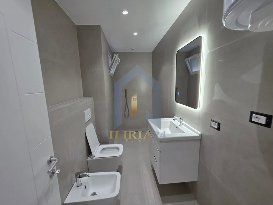 Tirane, shitet apartament 2+1+Ballkon Kati 1, 74 m² 154.000 € (Apartament 2+1 per shitje tek Oxhaku)