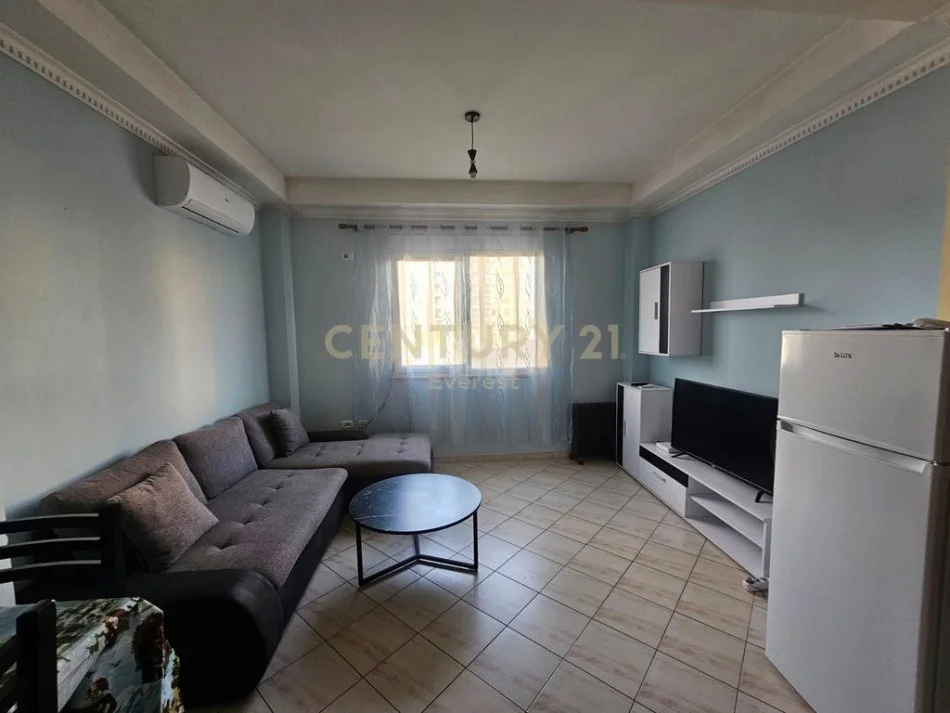 Tirane, jepet me qera apartament 2+1+Ballkon Kati 2, 80 m² 450 € (RRUGA 5-MAJI)