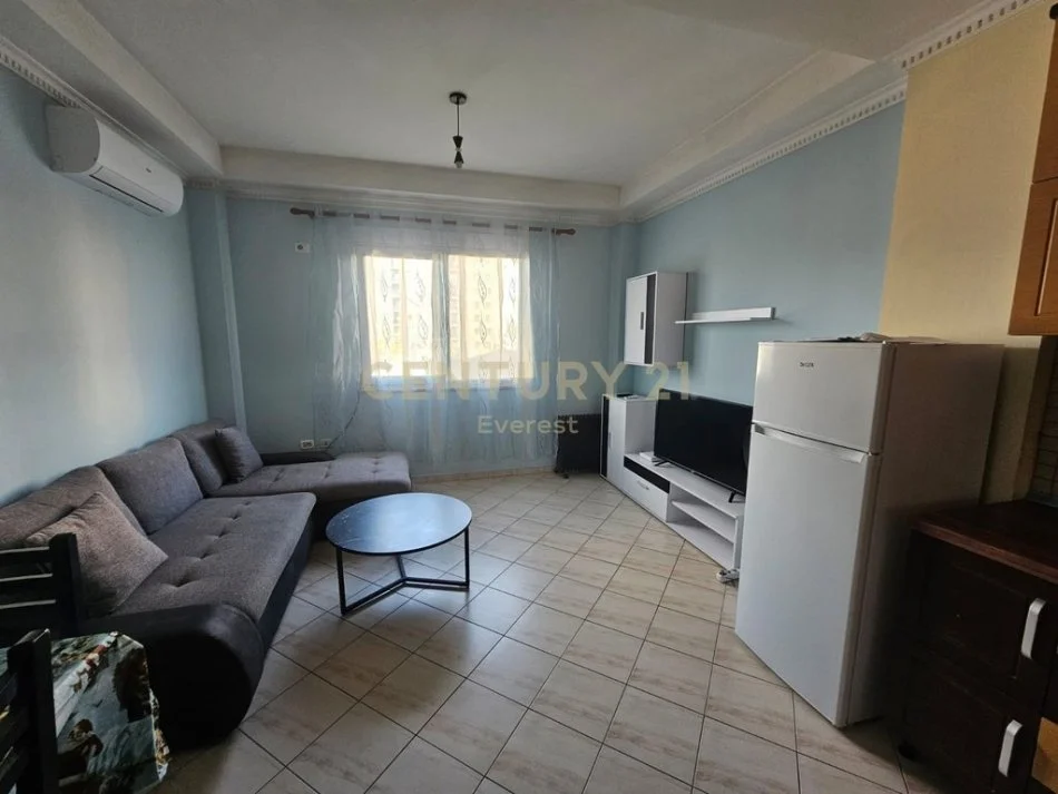 Tirane, jepet me qera apartament 2+1+Ballkon Kati 2, 80 m² 450 € (RRUGA 5-MAJI)