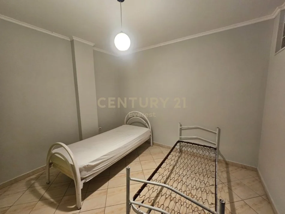 Tirane, jepet me qera apartament 2+1+Ballkon Kati 2, 80 m² 450 € (RRUGA 5-MAJI)