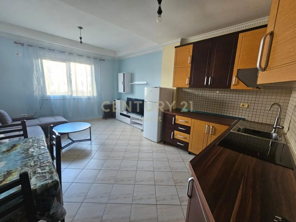 Tirane, jepet me qera apartament 2+1+Ballkon Kati 2, 80 m² 450 € (RRUGA 5-MAJI)