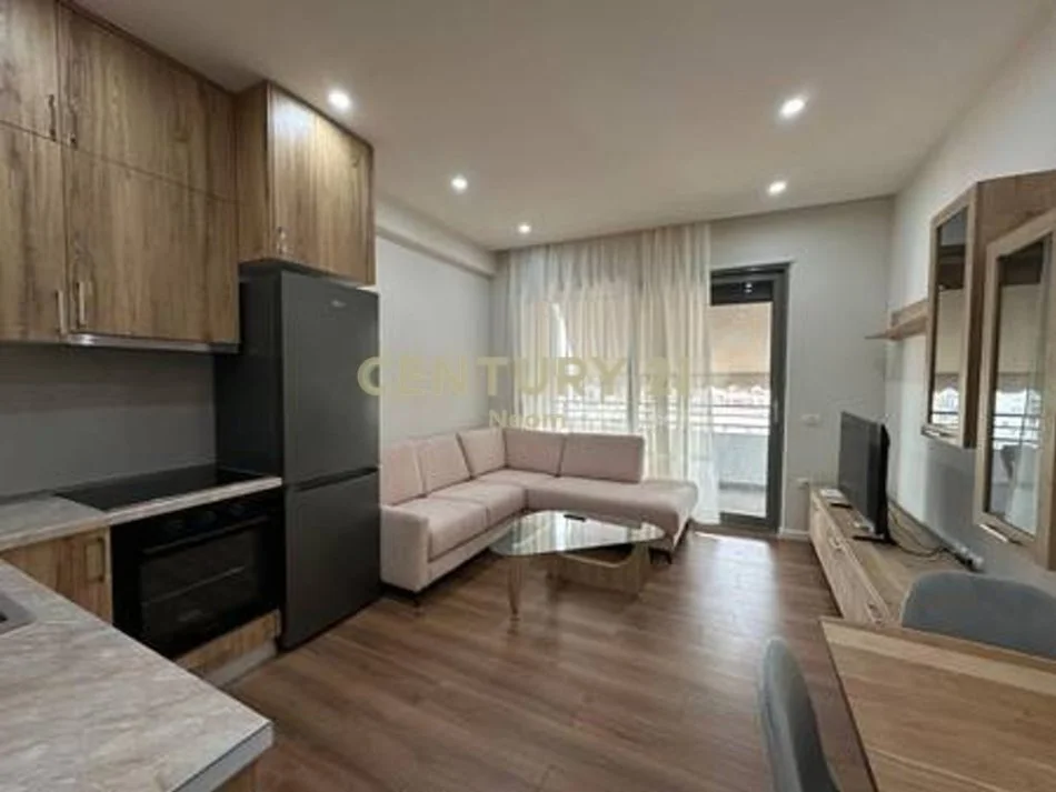Tirane, jepet me qera apartament 1+1+Ballkon Kati 8, 75 m² 650 € (Neom126772)