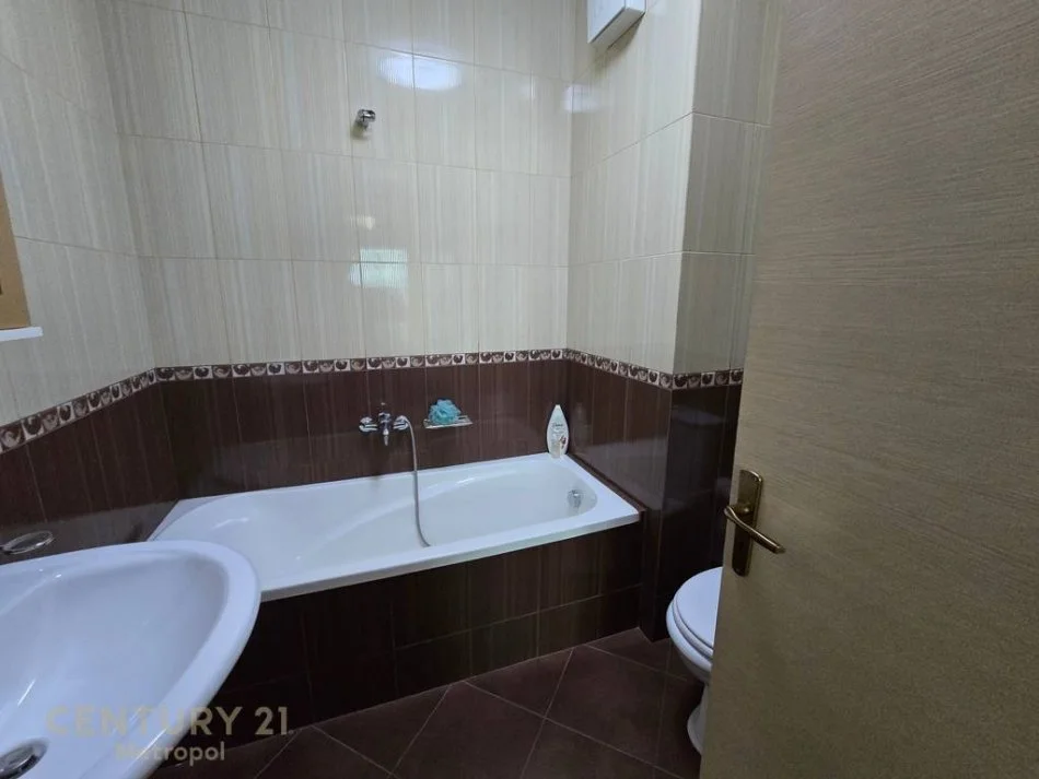 Tirane, jepet me qera apartament 2+1+Ballkon Kati 3, 106 m² 600 € (jordan misja)