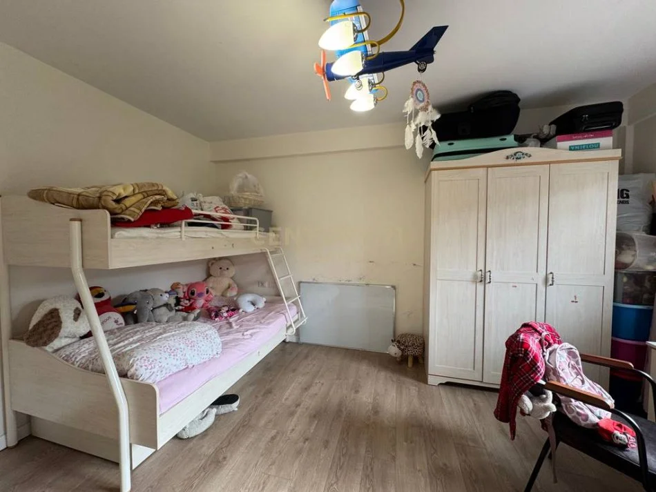 Tirane, shitet apartament 2+1 Kati 4, 178 m² 300.000 € (Prane Xhamis Kopshti Botanik)