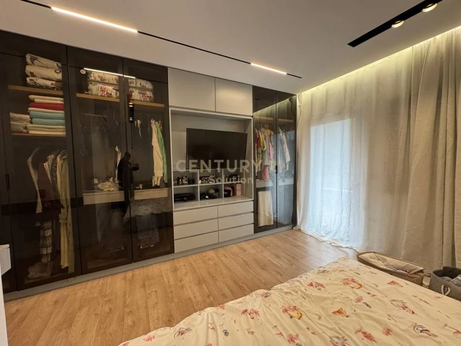 Tirane, shitet apartament 2+1 Kati 4, 178 m² 300.000 € (Kopshti Botanik/Zoologjik)