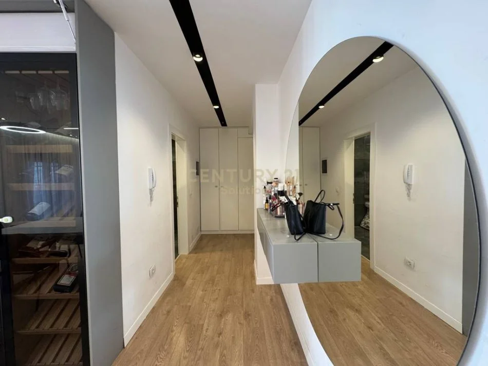 Tirane, shitet apartament 2+1 Kati 4, 178 m² 300.000 € (Kopshti Botanik/Zoologjik)