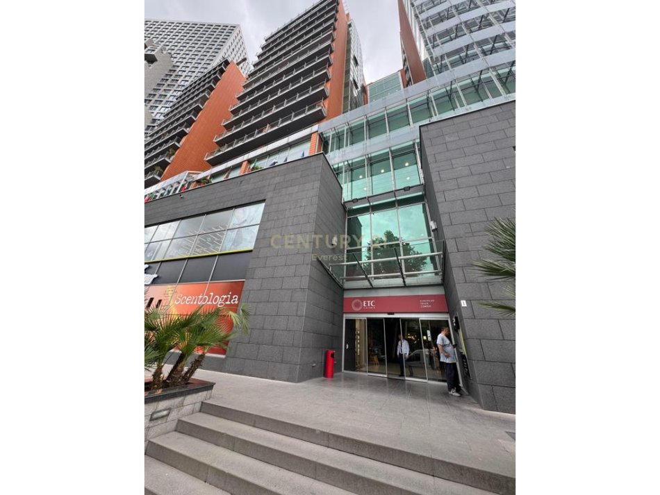 Tirane, jepet me qera dyqan Kati 2, 34 m² 800 € (Qendra Tregetare ETC)